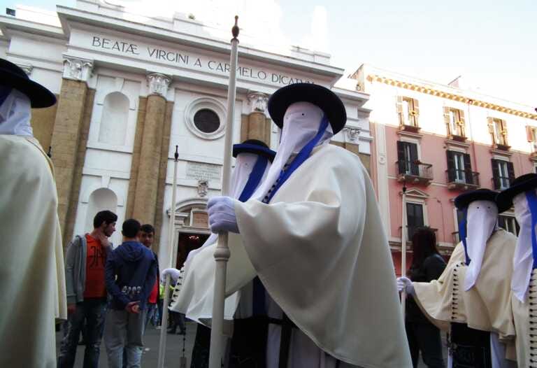 I riti della Settimana Santa a Taranto, aggiudicate le statue: per Gesù morto 87mila euro