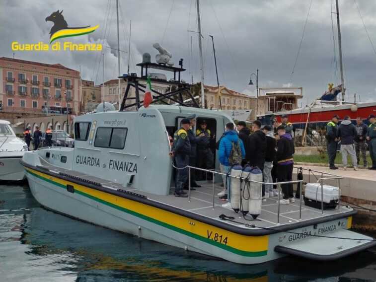 Giornata del Mare: i finanzieri del Reparto navale di Taranto incontrano gli studenti dell'”Archimede”