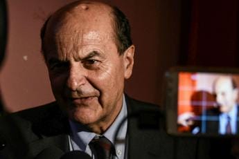 Galleria foto 'Terzo Polo, Bersani a Calenda: “Attento a chi ti carichi in groppa”' - foto 1