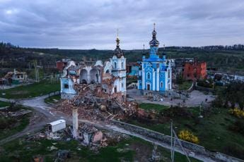 Galleria foto 'Ucraina, nessuna tregua di Pasqua: due ragazzi uccisi in raid Russia' - foto 1