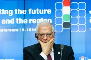 Galleria foto 'Ue-Cina, Borrell positivo a Covid: rinviato viaggio a Pechino' - foto 1