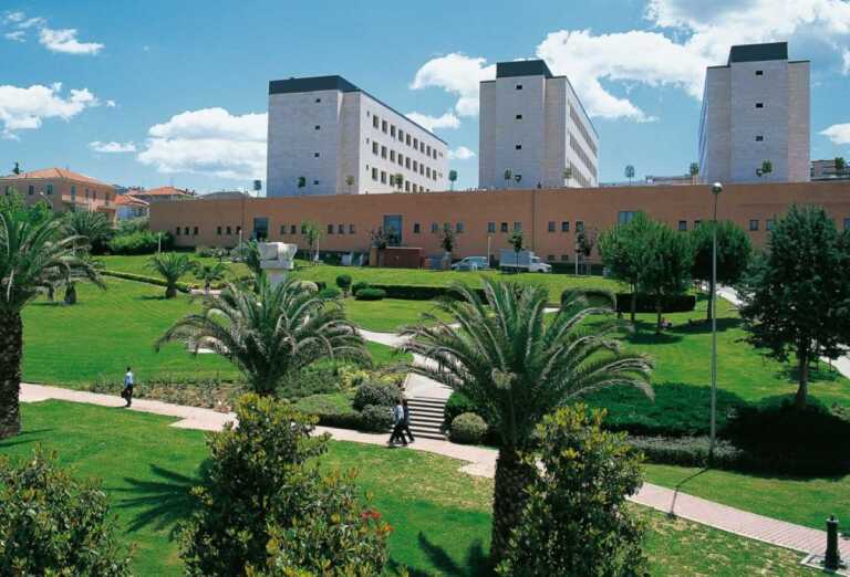 Indietro con gli esami universitari: studente di Manduria si toglie la vita in casa a Chieti