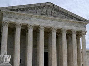 Galleria foto 'Usa, Corte Suprema sospende temporaneamente limiti a pillola abortiva' - foto 1