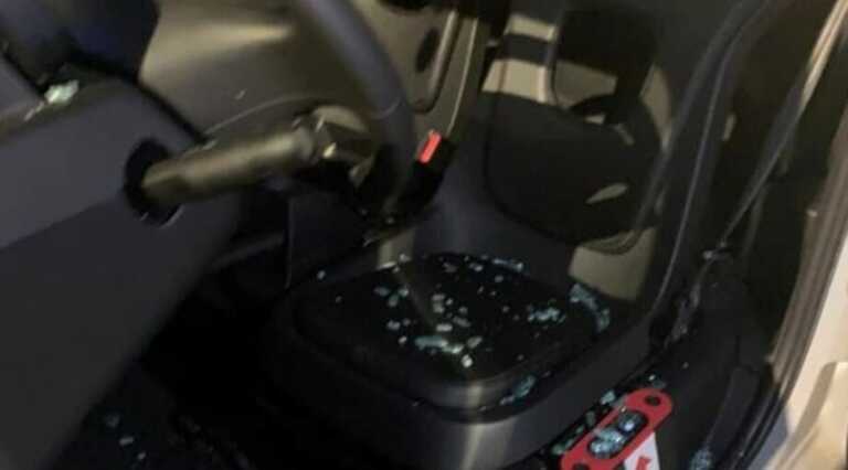 Servizio di sharing a Bari ancora nel mirino dei vandali: distrutta un’auto elettrica a noleggio
