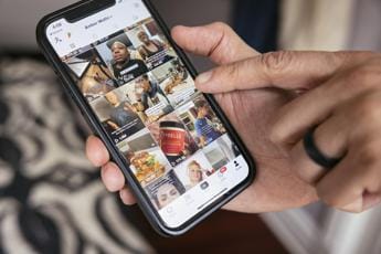 Galleria foto 'Video su TikTok e guru, il mercato dei guadagni facili online' - foto 1