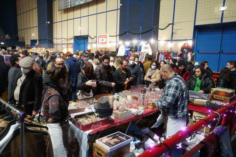 Galleria foto 'Expolevante arriva in città: in via Argiro un evento dedicato a vintage market, bike e auto storiche' - foto 1