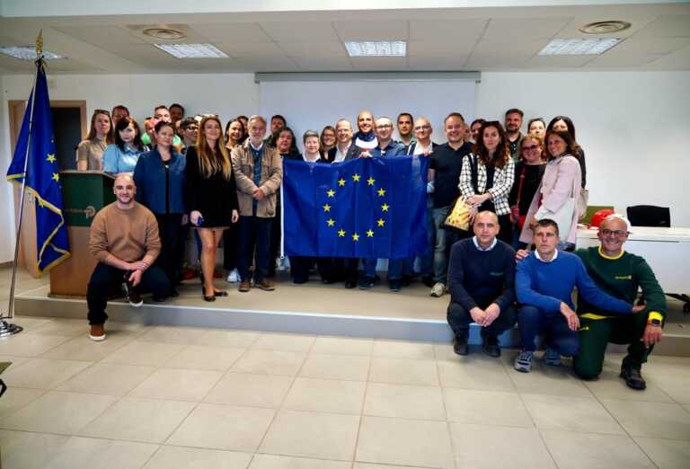 A Bari un seminario sulla comunicazione dei fondi europei: presenti i responsabili di 16 Paesi Ue – FOTO A Bari un seminario sulla comunicazione dei fondi europei: presenti i responsabili di 16 Paesi Ue – FOTO