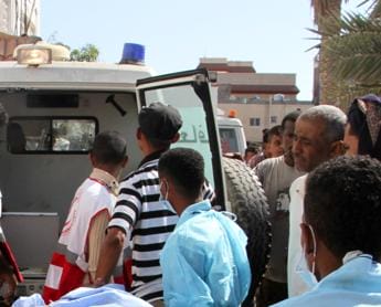 Galleria foto 'Yemen, calca davanti a centro distribuzione aiuti: 78 morti' - foto 1