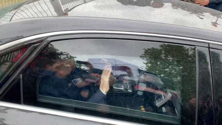 Silvio Berlusconi dimesso dall’ospedale “L’incubo è finito, ho vinto ancora”
