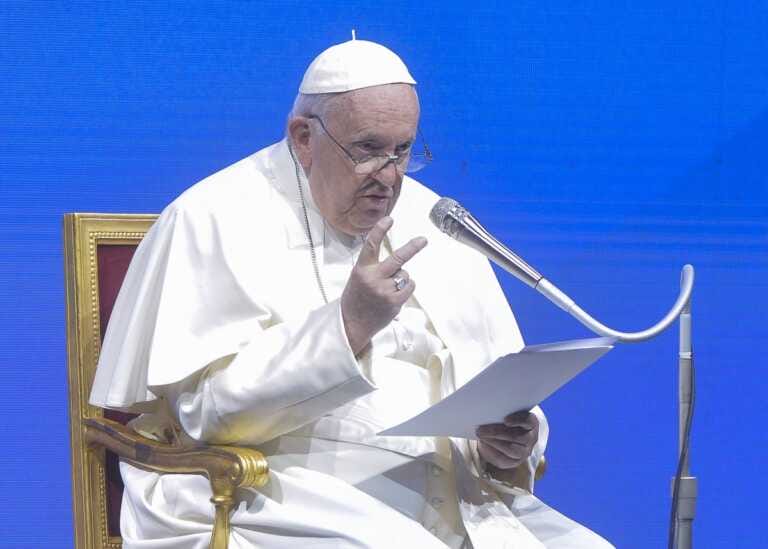 Papa “Non abituiamoci ai conflitti e alle violenze”