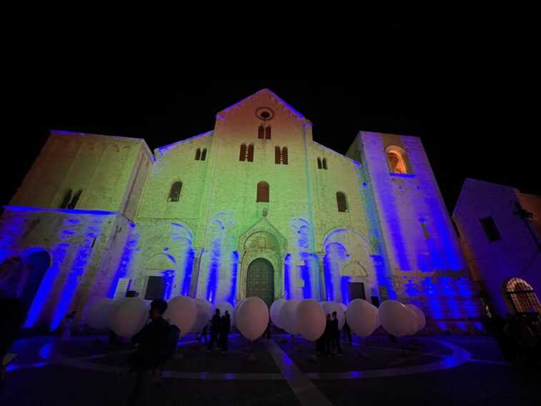 In migliaia per il Corteo di San Nicola, la festa in onore del Santo Patrono è cominciata