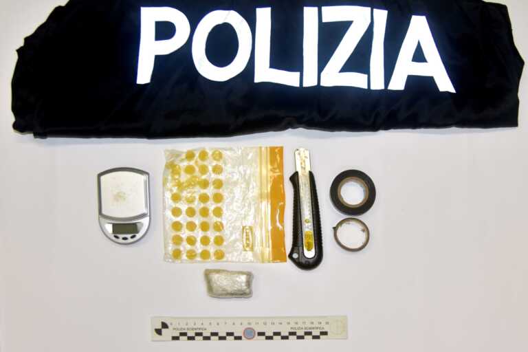 Sorpreso a vendere hashish in un garage a Matera: un 35enne finisce nei guai