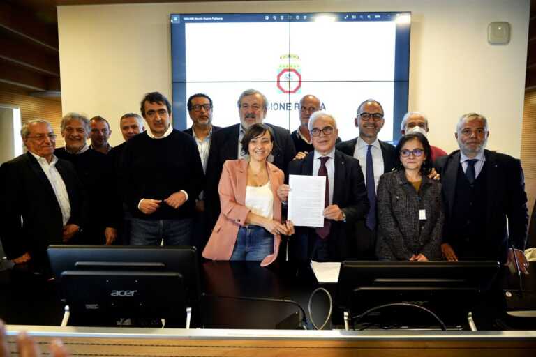 Sanità, accordo tra sindacati e Regione Puglia. Emiliano: «Battaglia per il diritto alla salute» – VIDEO