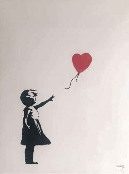 Le opere di Banksy in mostra a Vieste: “Un’arte senza volto che si fa denuncia”