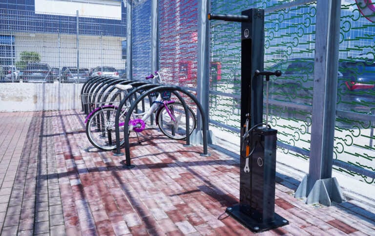 L’aeroporto di Bari è il primo bike friendly d’Italia: ecco la stazione dedicata ai cicloturisti – FOTO e VIDEO