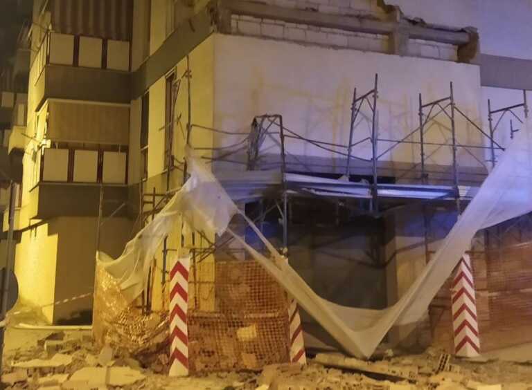 Matera, crolla la controparete esterna di una palazzina: sgomberato l’immobile, evacuate 18 persone