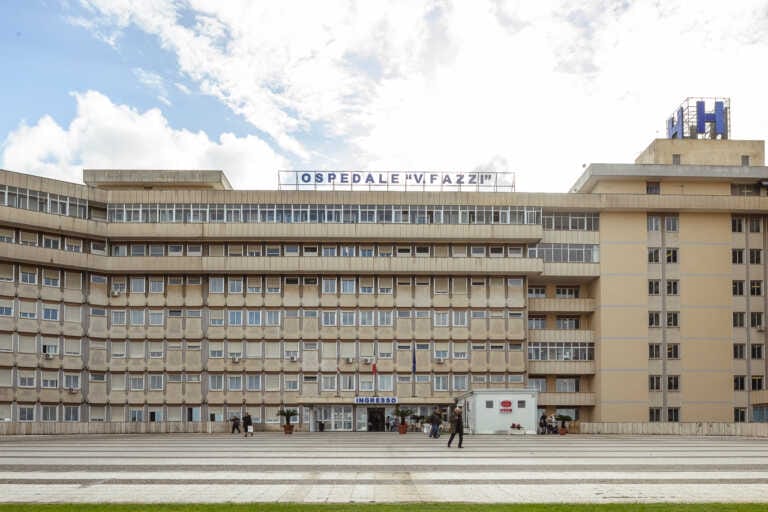 Alezio, 54enne ai domiciliari precipita dal terrazzo della sua casa: è grave