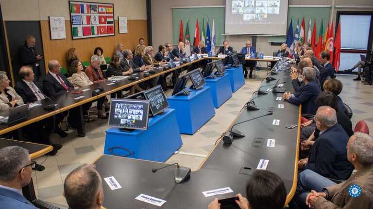 Galleria foto 'Edmondo Cirielli in visita al Ciheam Bari: l’incontro con studenti e ricercatori – VIDEO e FOTO' - foto 4