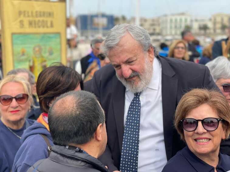 Galleria foto 'San Nicola, Emiliano: «Chissà quanti affogati in mare per la nostra stupidità. Bari e la Puglia celebrano l’umanità» – VIDEO' - foto 11