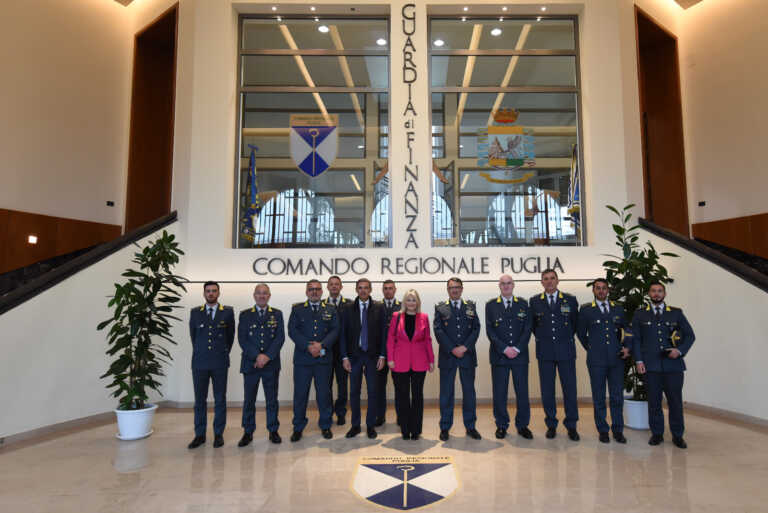 Abbandono rifiuti e discariche abusive, per contrastare il fenomeno 5 nuove auto alla Gdf