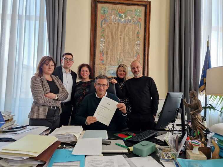 Uno spettacolo teatrale per Giustina Rocca, la prima avvocata d’Italia: a Trani un successo la raccolta fondi