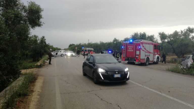 Galleria foto 'Violento scontro tra due auto sulla provinciale tra Bitonto e Giovinazzo: feriti moglie e marito – FOTO' - foto 2