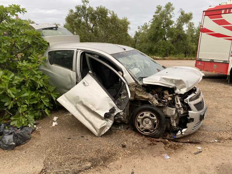 Violento scontro tra due auto sulla provinciale tra Bitonto e Giovinazzo: feriti moglie e marito – FOTO