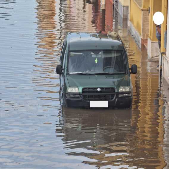 Galleria foto 'Rischio temporali in tutta la Puglia: allerta gialla della Protezione civile. Disagi per la pioggia in Salento – VIDEO' - foto 3