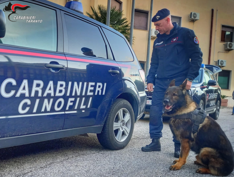 Droga calata dai balconi per rifornire le piazze di spaccio di Massafra e Crispiano: 8 arresti – VIDEO