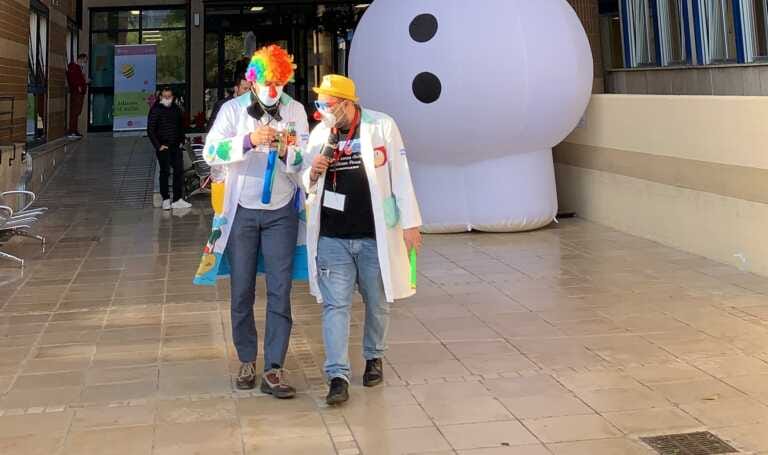 Clown speciali per i piccoli pazienti del pediatrico di Bari: i ragazzi del carcere minorile donano sorrisi