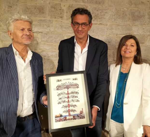 Ron ritrova le sue radici a Trani: “Sei la città per cantare!” – VIDEO
