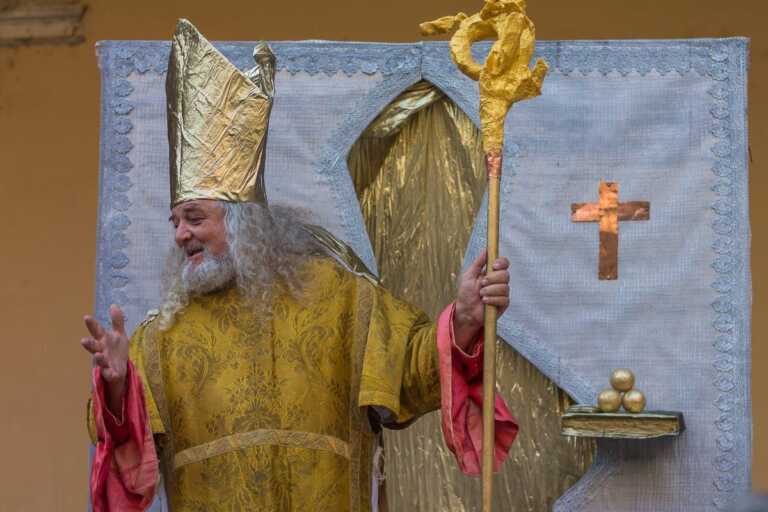 In scena “San Nicola dei baresi”: nove repliche in un giorno al Teatro Piccinni
