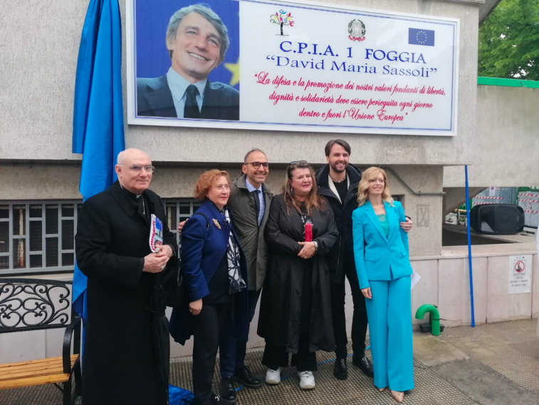 A Foggia la prima scuola italiana intitolata a David Sassoli, Piemontese: «Non c’è onore maggiore»