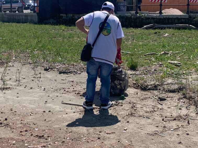 Barletta, tornano i volontari del Levante: i cittadini ripuliscono la litoranea