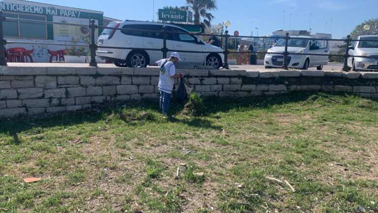 Barletta, tornano i volontari del Levante: i cittadini ripuliscono la litoranea