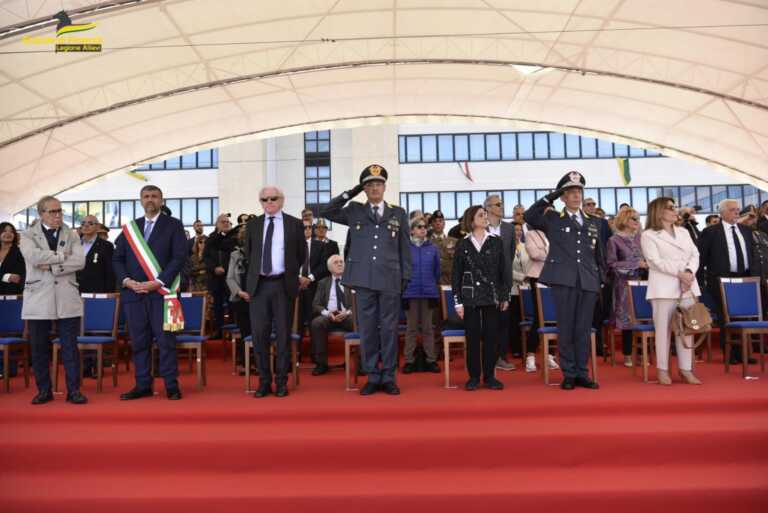 A Bari gli allievi della Guardia di finanza giurano Fedeltà alla Repubblica – FOTO