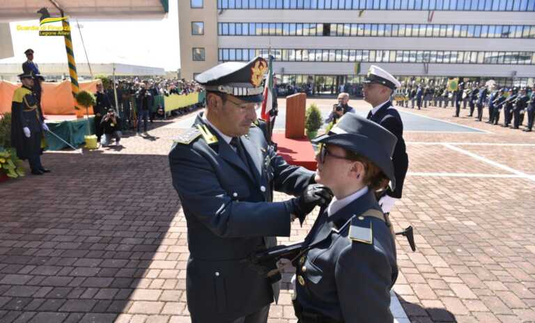 Galleria foto 'A Bari gli allievi della Guardia di finanza giurano Fedeltà alla Repubblica – FOTO' - foto 4