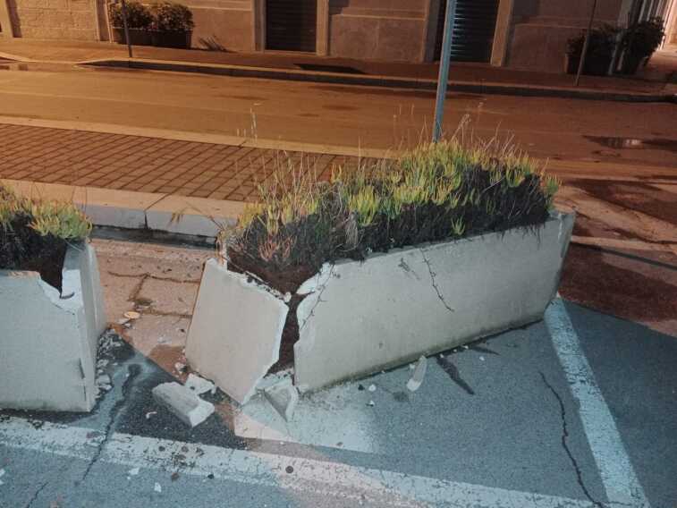 Bari, ecco i turisti ma a Santo Spirito fioriere a pezzi