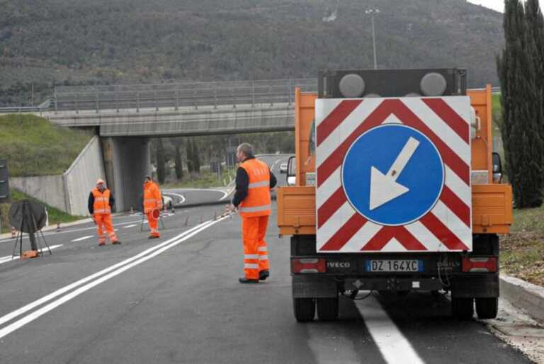 Frana nei pressi di Corleto Perticara, nel Potentino: chiuso un tratto della strada statale 92