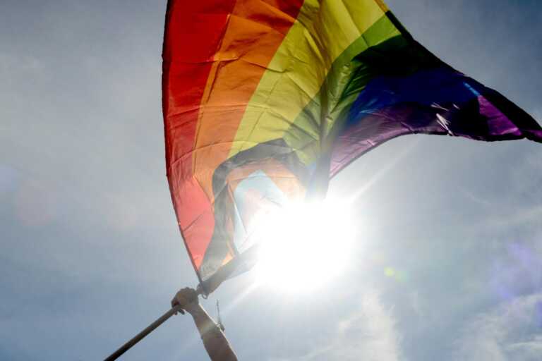 Diritti Lgbtq+ e contrasto alla violenza di genere: il Governo non impugnerà la legge pugliese