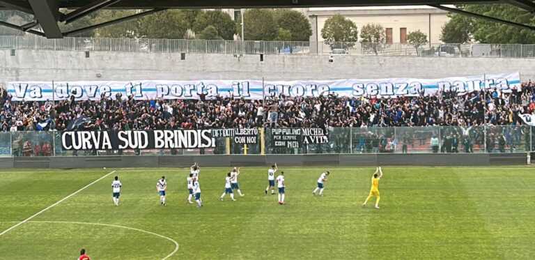 Il Brindisi torna in Serie C dopo 33 anni: battuta la Cavese nello spareggio promozione