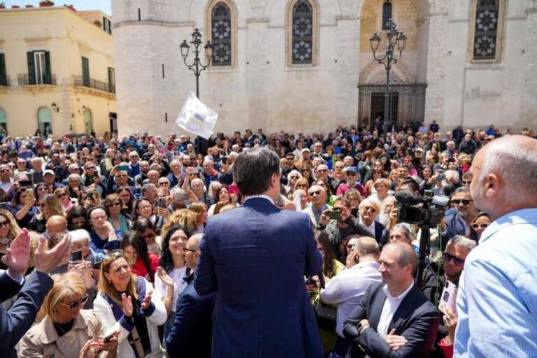 Galleria foto 'Conte in Puglia per chiudere la campagna elettorale per le amministrative: ad Altamura tra selfie e pane – VIDEO' - foto 1