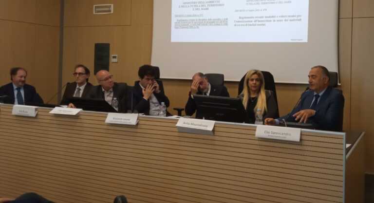 Dalla Regione 48 milioni per il dragaggio dei fondali. Maurodinoia: «Fondamentali per la sicurezza dei porti»