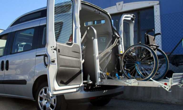 Bari, rubano l’auto a una donna con disabilità. L’appello della figlia: «Restituitela, è importante»