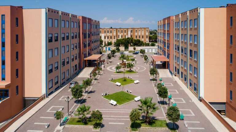 Un’80enne precipita dalla finestra e muore, tragedia al don Uva di Bisceglie: sul caso bocche cucite