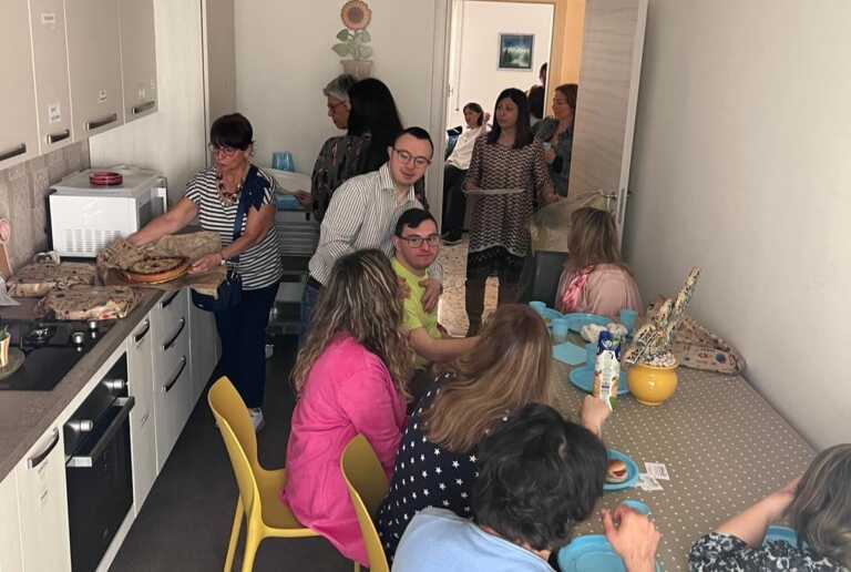 “Dopo di noi”: 16 persone con sindrome di Down sperimentano la quotidianità in un appartamento a Bitonto – FOTO