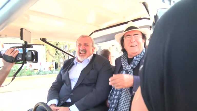 “Quattro volte 20 anni” per Al Bano. Emiliano canta “Felicità”: «Ti vogliamo bene» – VIDEO