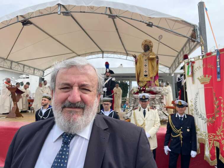 San Nicola, Emiliano: «Chissà quanti affogati in mare per la nostra stupidità. Bari e la Puglia celebrano l’umanità» – VIDEO