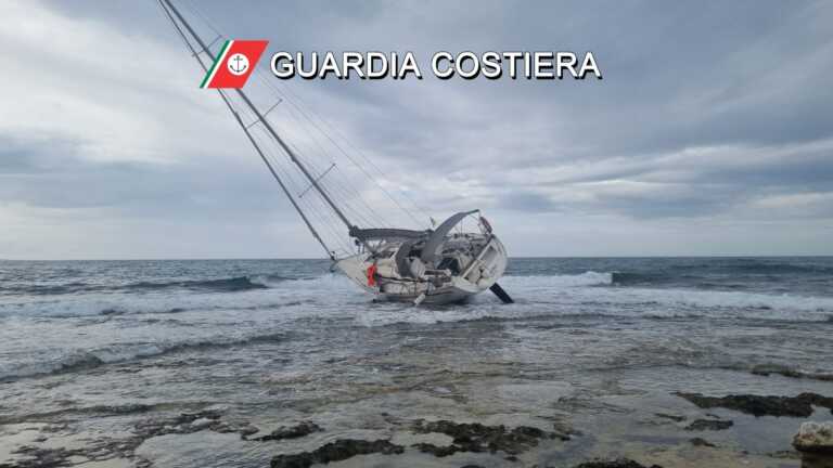 Due barche a vela incagliate nelle acque del Salento: una era stata utilizzata per il trasporto di migranti