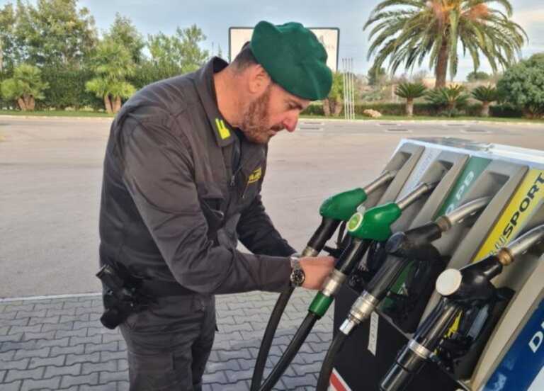 Benzina “corretta” con carburante agricolo: sequestrato un distributore a Novoli. Denunciato il gestore